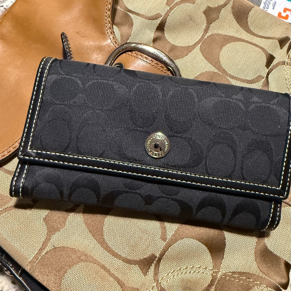 Coach SoHo Black Shoulder Bag with Silver Accents and Matching wallet - Picture 2 of 16